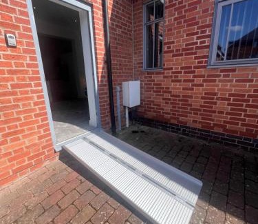 Leicester House | Syster Properties Comfortable Leicester Glen Cottage Stay with Free Parking LE3