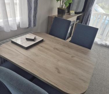 Amroth Ski Chalet | Tŷ Jones Amroth Bay