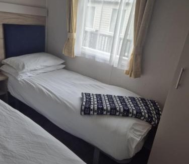 Amroth Ski Chalet | Tŷ Jones Amroth Bay