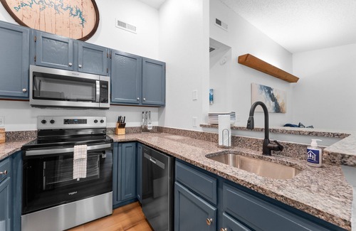 Kimberling City House | Table Rock Lake Access-Upgraded Bungalow w Washer & Dryer-Free Attraction Tickets-Mini Golf