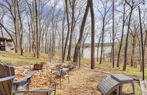 Golden House | Table Rock Lake Home with Lake Access and Views