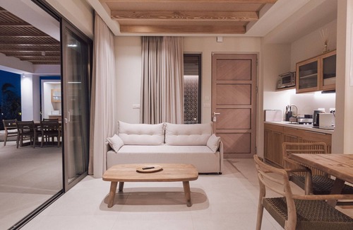 Tingaki Villa | TAF Beach Villas with Tesla