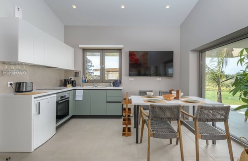 Tingaki Villa | TAF Beach Villas with Tesla