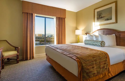 Las Vegas Resort | Tahiti Village 1-BR Condo - Tropical Oasis with Luxury Resort-Style Pool