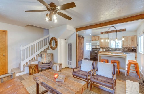 Tahoe Paradise Cabin | Tahoe Home in the Pines: Quiet Neighborhood!