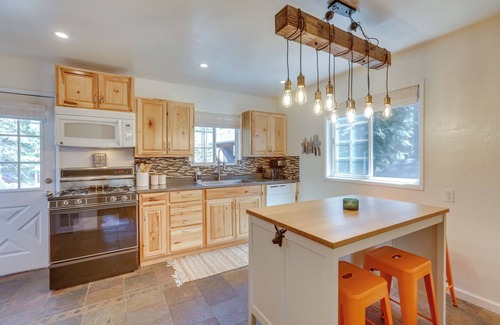 Tahoe Paradise Cabin | Tahoe Home in the Pines: Quiet Neighborhood!