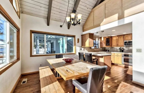 Tahoe Keys House | Tahoe Keys Chalet - Summer Boat Slip Winter Holiday - 30 day requirement