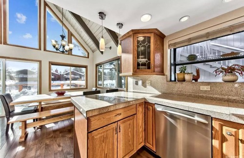 Tahoe Keys House | Tahoe Keys Chalet - Summer Boat Slip Winter Holiday - 30 day requirement