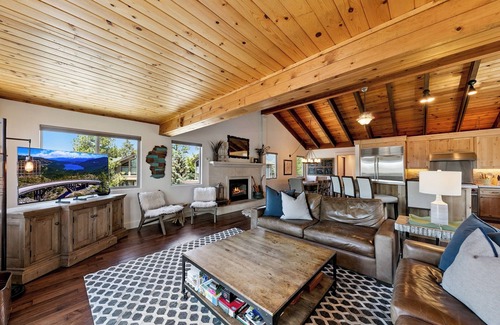 Tahoe Keys House | Tahoe Keys Dream: Pets, BBQ, Boat Dock, Pools