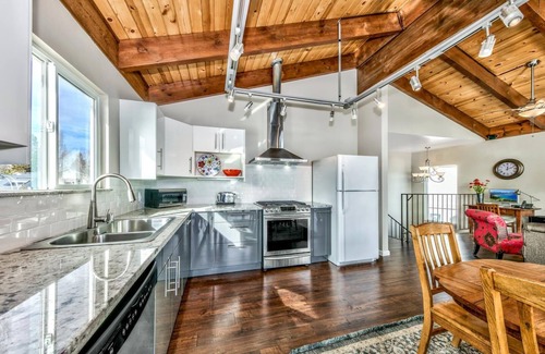 Tahoe Keys House | Tahoe Keys Mountain Vistas-Waterfront, A/C , Dock