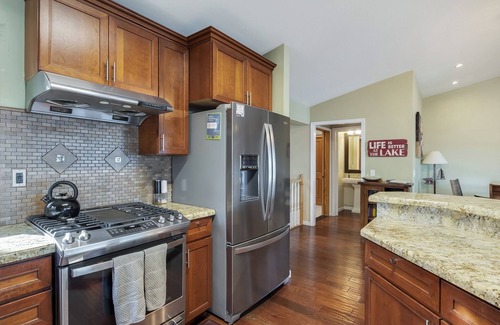 Ridgewood House | Tahoe Mountain Retreat – Gorgeous 4 BDR + Apartment w/Private Hot Tub