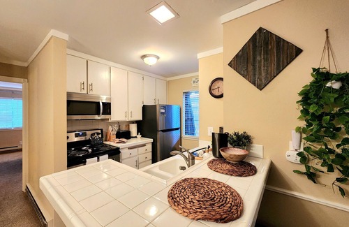 Tahoya Shores Condo | Tahoe Shoreline Retreat - Close to Ski Resorts!