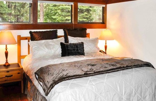 Tahoe Sierra Estates House | Tahoe Taverns 101 by Tahoe Mountain Properties