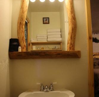 Y Area Hotel | Tahoe Valley Lodge