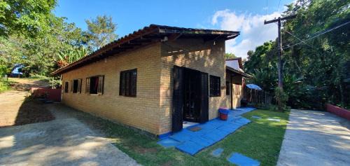 Prumirim House | Tahoma Chale Rustico côr Café e vermelho Prumirim Paraiso