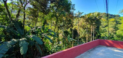 Prumirim House | Tahoma Chale Rustico côr Café e vermelho Prumirim Paraiso