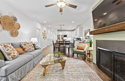 Auburn - Opelika House | Tailored 2-bedroom townhome located in Auburn's peaceful Farmville Lakes