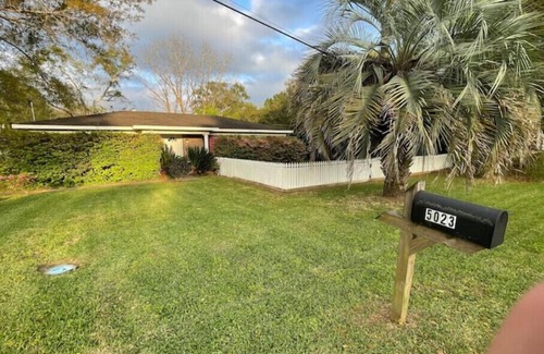 Tillmans Corner House | Take a break on Freeway Lane