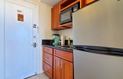 Waikiki Condo | ☀ Take a Look! Ocean View with cute Kitchenette ☀ WAIKIKI GRAND HOTEL® 715