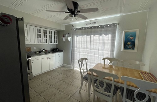 New Port Richey House | ❤️Take a stroll along the RIVERWALK PETS WELCOME🐩🐈 FISHING 🐠🐟ACROSS THE STREET