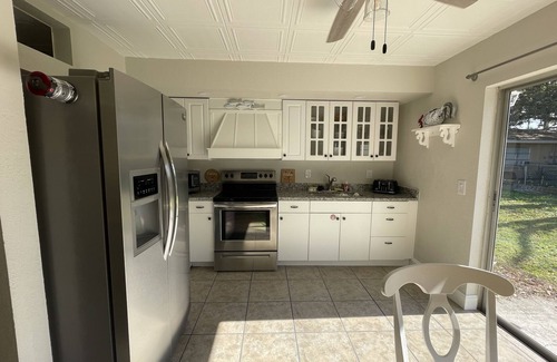 New Port Richey House | ❤️Take a stroll along the RIVERWALK PETS WELCOME🐩🐈 FISHING 🐠🐟ACROSS THE STREET