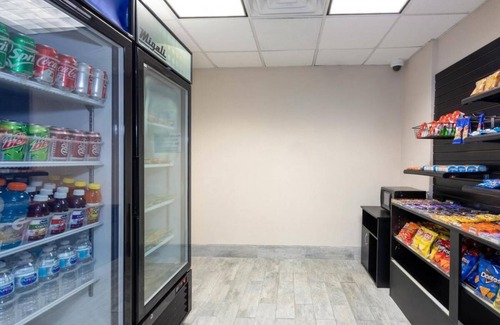 Tallahassee House | Take a Stroll at Myers Park! Relaxing Stay! Pets Allowed!