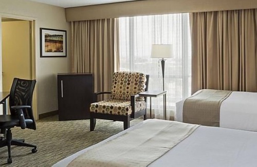 Miami Springs Hotel | Take An Amazing Vacation! 3 Great Units, On-site Pool, Near Bayfront Park!