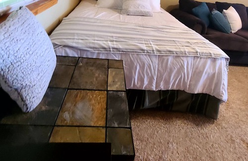 Clinton Cabin | Take it easy and take in the view! Get Away on Greers Ferry Lake-Shirley, AR