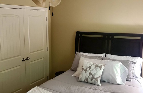 Clinton Cabin | Take it easy and take in the view! Get Away on Greers Ferry Lake-Shirley, AR