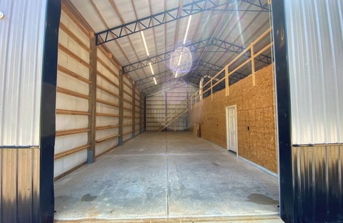 Grant Cabin | TAKE IT EASY Fishing Cabin. Large enclosed bay for storing the boat.