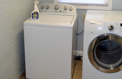 Lincolnton House | Talk of the Town - (Whole House) Sleeps 10