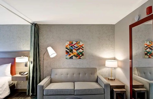 Terrace Park Hotel | Tampa’s Gem: 2 Units Near Busch Gardens. Onsite Pool, BBQ Facilities!