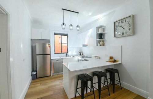 Dubbo Apartment | Tamworth Retreat - Sleek & Stylish, Sleeps 5