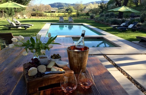 Healdsburg House | TandaTula, Wine Country Sanctuary with Pool, Hot Tub, Bocce, Fire Pits and More!