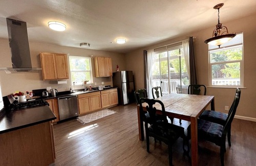 Middletown House | Tangerine Cottage spacious home