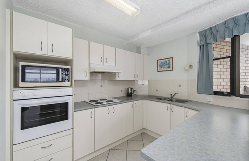 Port Macquarie Apartment | Tasman Towers 12 - Walk To Town & Beach With A Pool