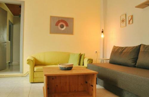 Komotini Apartment | TasoulasHome 1-μονοκατοικια με αυλη