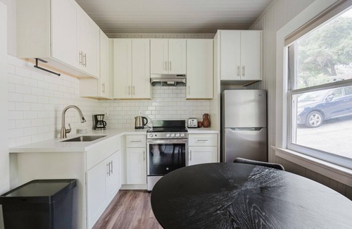 Los Gatos Apartment | Tasteful Los Gatos 1BR w/Parking & W/D, nr Shops, by Blueground