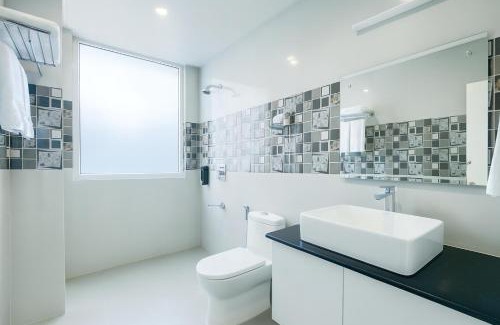 Jhargram Hotel | Tata Vista Resort Manali - Centrally Heated & Air Cooled luxury room near mall road