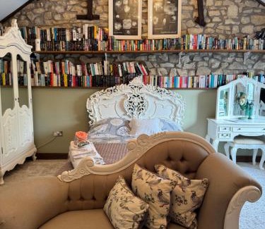 Vale of Glamorgan Bed & Breakfast | Tathan Herd