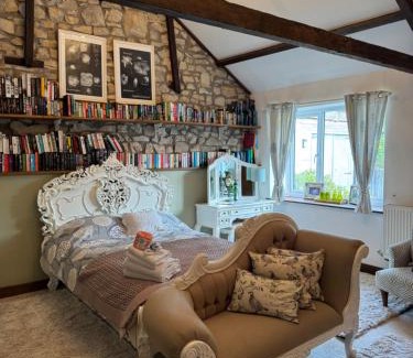 Vale of Glamorgan Bed & Breakfast | Tathan Herd