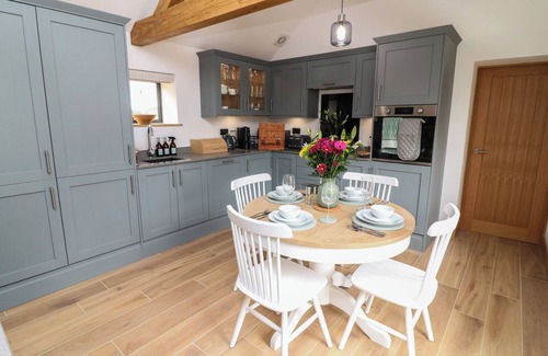 Metheringham Cottage | TAWNY BARN, pet friendly, luxury holiday cottage in Woodhall Spa