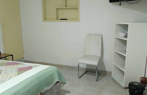 Los Martires Hotel | Te ofrecemos un espacio familiar muy bien amoblado donde puedas descansar.