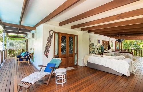 Picnic Bay House | Tea Tree Lodge - Tropical Retreat