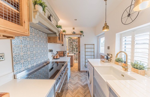 Ennerdale Bridge House | Teapot Cottage 5* - Eclectic and Cosy with Hot Tub