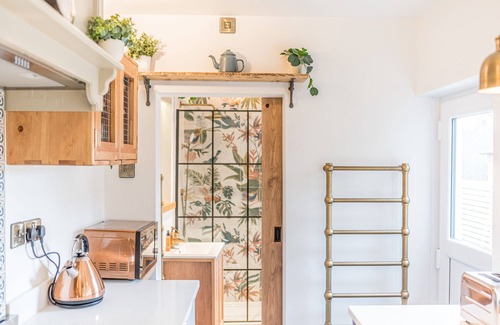 Ennerdale Bridge House | Teapot Cottage 5* - Eclectic and Cosy with Hot Tub