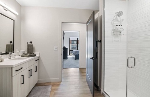 Manhattan Condo | Tee'd Up at Home Stay MHK