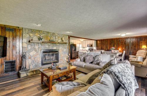Dillard Apartment | Tee Off in the Mtns Sky Valley Condo with View!