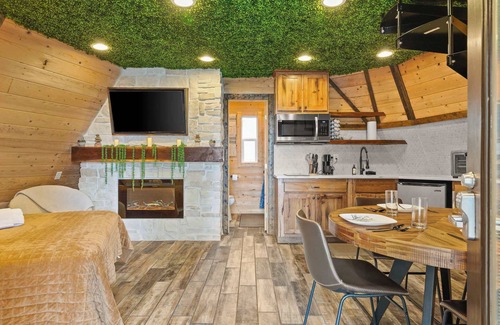 New Hope Cabin | TeePee at Paradise Point with a hot tub, fire pit, & grill!