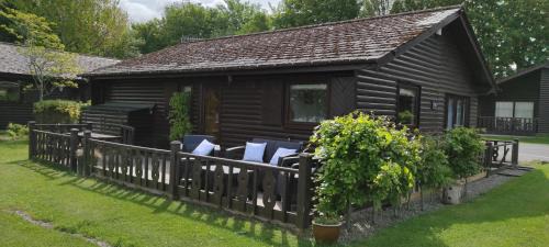 Warton Villa | Tegid Lodge- Pine Lake Resort